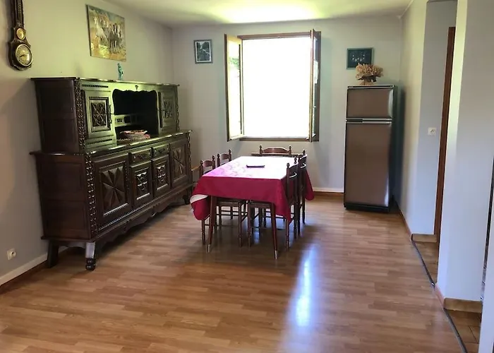 Daire 8 Personnes, Estaing Estaing (Hautes-Pyrenees)